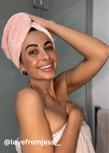 Load image into Gallery viewer, Hair towel Dusty pink model

